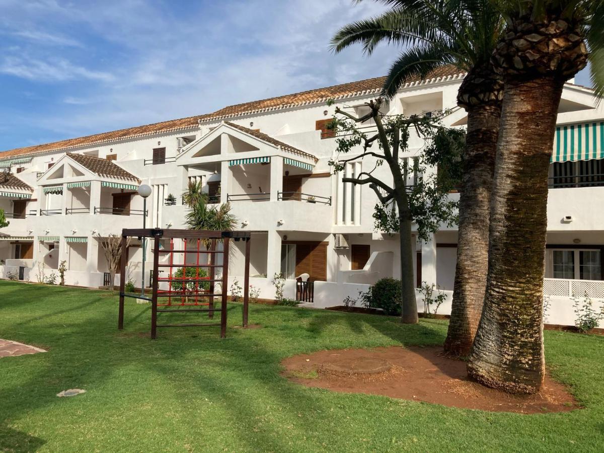 Chalet Adosado En Urbanizacion Con Precioso Jardin Denia Exterior photo